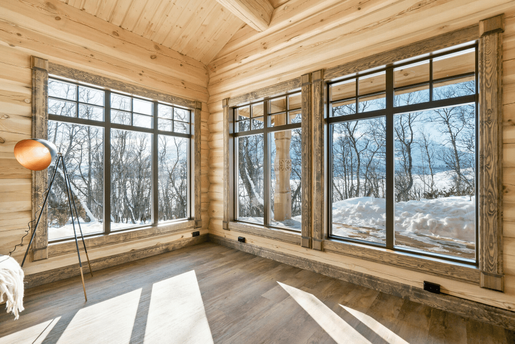 skandinaviški mediniai langai